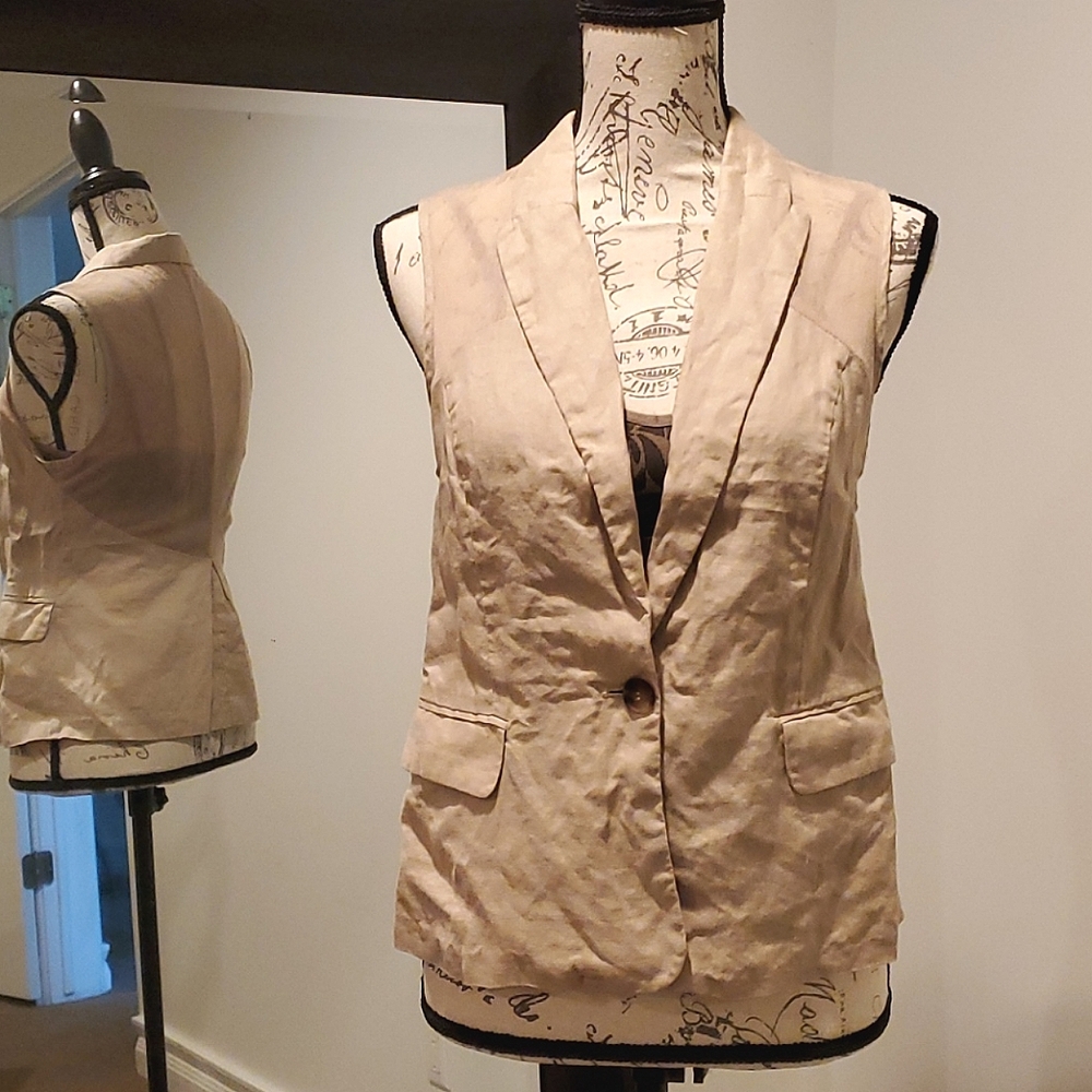 Love Tree 100% linen fitted vest, size M